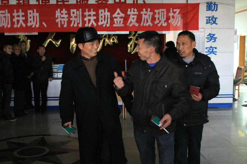 2011年大邑县1.3万人喜领计生扶助金