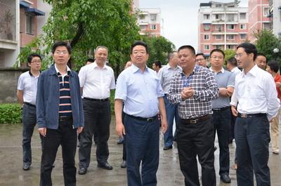 县领导调研环境综合治理 要求再上新台阶