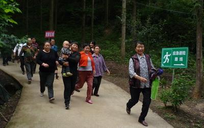 把生命安全放在首位 大邑县举行地质灾害演练