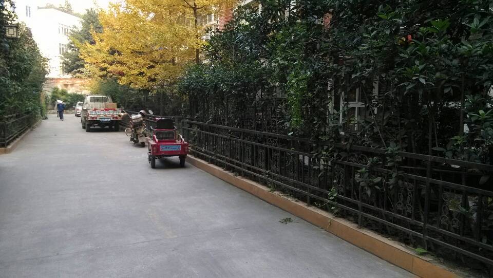 房主低价急售,赠送楼顶花园,低价实用,超值