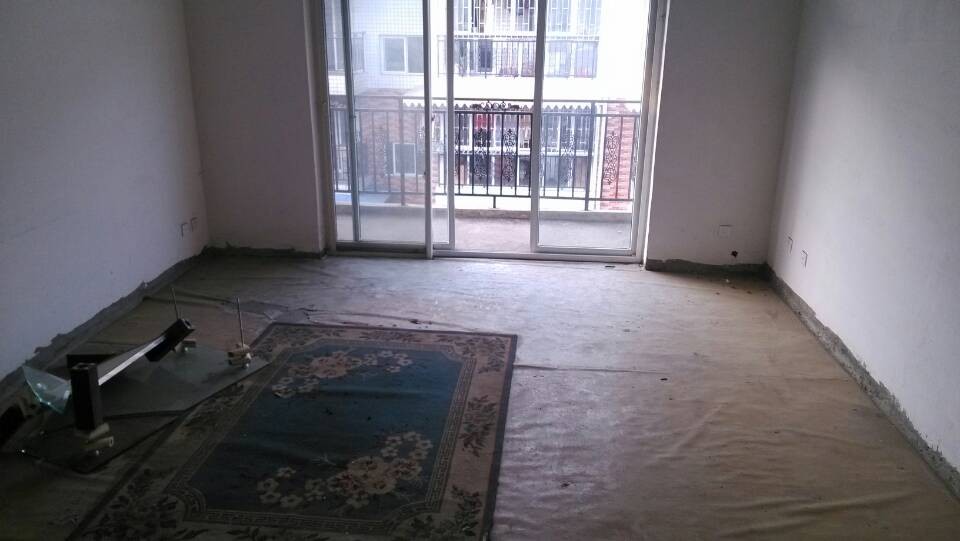 房主低价急售,赠送楼顶花园,低价实用,超值