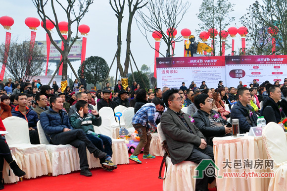 大邑恒宇时代天街开盘劲销87套 直升机前来助阵