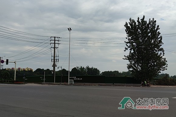 大邑单宗面积最大地块上市 建大学还是商业?